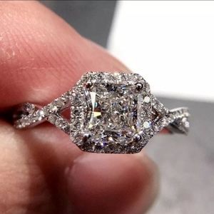 STUNNING sterling silver CZ engagement ring